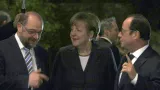 En présence de Martin Schultz, Angela Merkel et François Hollande ont aussi évoqué vendredi la question russe, alors que la situation se dégrade à nouveau en Ukraine. Crédits photo : Christian Lutz/AP



