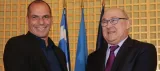 Les ministres des Finances grec Yanis Varoufakis et français Michel Sapin à l'issue d'une conférence de presse le 1er février 2015 au ministère à Paris.


