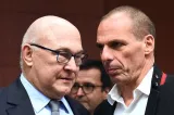 Les ministres français et grec des Finances, Michel Sapin et Yanis Varoufakis, le 20 février 2015, lors de la réunion de l'Eurogroupe à Bruxelles (Photo Emmanuel Dunand. AFP)


