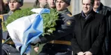 Alexis Tsipras dépose une gerbe devant la tombe du soldat inconnu à Moscou. (Crédits : Reuters)


