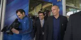 Le politologue Elias Nikolakopoulos affirme que « En première ligne, pour incarner la Grèce et prendre les coups, le premier ministre a placé dans un premier temps Yanis Varoufakis, qui, avec son aura d'économiste-star et cosmopolite, a réussi à replacer le problème grec au centre de l'attention mondiale ».


