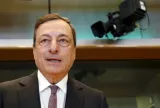 Le président de la Banque centrale européenne, Mario Draghi ? ici le 15 juin ?, a décidé de relever le plafond d'aide d'urgence aux banques grecques.


