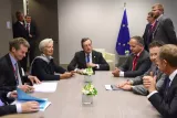 Les réunions se sont multipliées ce lundi 22 juin 2015, ici en présence notamment de CHristine Lagarde à la tête du FMI, du président de la banque centrale européenne Mario Draghi, et du président de l'Eurogroup Jeroen Dijsselbloem. Image: Keystone



