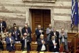Alexis Tsipras applaudi après avoir appelé à un référendum. © Alkis Konstantinidis


