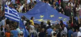 Des partisans pro-européens rassemblés mardi, devant le Parlement à Athènes. Crédits photo : JEAN-PAUL PELISSIER/REUTERS


