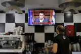 En direct à la télévision, Alexis Tsipras a annoncé le maintient du référendum. ©Reuters



