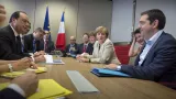 Le président français, François Hollande, la chancelière allemande, Angela Merkel et le premier ministre grec, Alexis Tsipras, le 26 juin à Bruxelles. Crédits photo : HANDOUT/REUTERS


