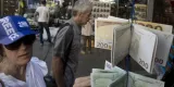 Au total, les hausses de taxes et baisses de dépenses publiques prévues dans les contreparties au plan d'aide à la Grèce représentent une contraction budgétaire de plus de 6 milliards d'euros en 2015 et 2016, soit 3,4 % du produit intérieur brut (PIB).


