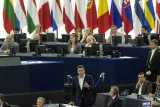 Le premier ministre grec Alexis Tsipras, au centre, prononce son discours au Parlement européen à Strasbourg , le mercredi 8 Juillet 2015. ( AP Photo / Jean- François Badias )


