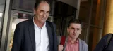 Le ministre grec de l'Économie, Georges Stathakis (à gauche), et celui des Finances, Euclide Tsakalotos, après  une réunion avec les représentants des organismes créanciers du pays, mardi à Athènes. Crédits photo : ALKIS KONSTANTINIDIS/REUTERS


