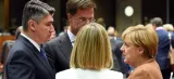 Le premier ministre croate Zoran Milanovic, (à gauche) s'entretient avec son homologue néerlandais Mark Rutte et la chancelière allemande Angela Merkel, le 23 septembre à Bruxelles. Crédits photo : ALAIN JOCARD/AFP


