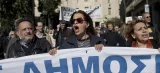 En prélude à la grève générale, les journalistes grecs ont défilé mercredi à Athènes. Crédits photo : Petros Giannakouris/AP


