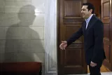 Aléxis Tsípras et l'ombre du président de l'Eurogroupe, Jeroen Dijsselbloem,à Athènes, le 30 janvier 2015.


