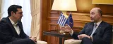 Le premier ministre grec Alexis Tsipras (à gauche) en discussion avec le commissaire européen aux affaires économiques Pierre Moscovici à Athènes le 15 février 2017. © LOUISA GOULIAMAKI / AFP Photo


