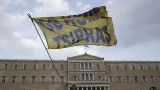 Une banderole "Go home Tsipras" déployée devant le Parlement grec, le 18 mai 2017.


