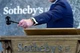 Première pour la maison d'enchères Sotheby's: elle traîne en justice un pays. Image: Keystone


