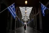 Dans une galerie commerçante du centre d'Athènes, le 22 mars 2017, des magasins fermés en raison de la crise économique.


