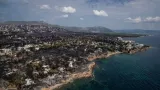 Vue aérienne de la ville de Mati le 26 juillet 2018, ravagée trois jours plus tôt par les flammes.


