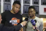 Giannis Antetokounmpo, à gauche, avec son frère Thanasis. ( Michelle Farsi /Getty Images)


