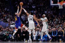 Giannis Antetokounmpo et Myles Turner sont coéquipiers chez les Bucks depuis cette saison. (Isaiah J. Downing/Presse Sports)