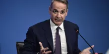 A quelques mois des élections législatives, Kyriakos Mitsotakis a annoncé un paquet de 2,2 milliards d’euros d’allégements fiscaux et d’aides. Mais, après des années d’austérité, les salaires n’ont pas été revalorisés et le pouvoir d’achat reste parmi les plus faibles de l’Union européenne.