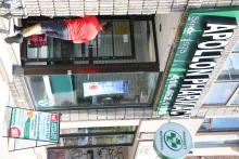 Pharmacie grecque sur Danforth.