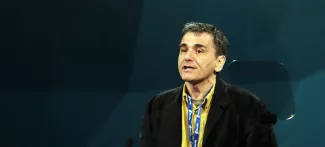 Grèce: Varoufakis écarté au profit d'un négociateur grec plus conciliant Euclide Tsakalotos, ministre adjoint des Affaires étrangères en charge des Relations économiques internationales, pourrait être le personnage clé d'un dénouement heureux des négociations. Crédits photo : PAUL FAITH/AFP