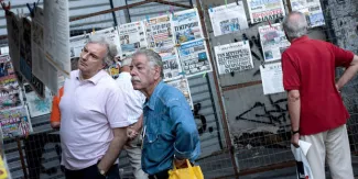 Du non vers le oui, des Grecs excédés par Tsipras balancent Du non vers le oui, des Grecs excédés par Tsipras balancent.