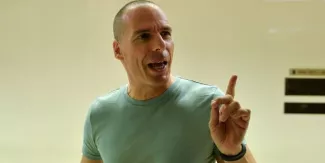 "Tsipras était furieux de ce que Varoufakis a fait hier soir" "Tsipras était furieux de ce que Varoufakis a fait hier soir".