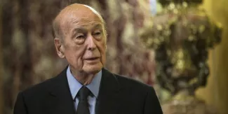 La solution de Valéry Giscard d'Estaing pour mettre fin à la crise grecque La solution de Valéry Giscard d'Estaing pour mettre fin à la crise grecque.