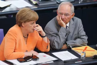 Grexit ou pas? Telle est désormais la question Angela Merkel et le ministre allemand des finances Wolfgang Schäuble ont de quoi réfléchir après le non grec de dimanche. Image: Keystone