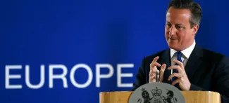 Absent de la zone euro, David Cameron se tient en retrait des discussions sur l'avenir de la Grèce. Crédits photo : DARREN STAPLES/REUTERS


