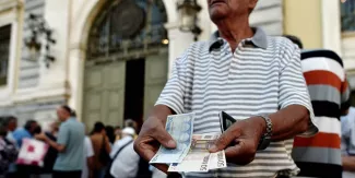 Grèce: la solidarité pour tenir le coup Grèce: la solidarité pour tenir le coup.