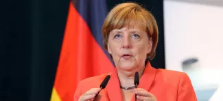 Grèce : Merkel se montre de plus en plus intransigeante Pour Angela Markel, il n'y aura pas d'allégements de la dette. C'est interdit par les traités. Crédits photo : Hektor Pustina /AP