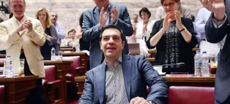 TVA, retraites, taxes… Tsipras ressort le plan d'ajustement du référendum Le premier ministre Alexis Tsipras a demandé vendredi l'avis du Parlement grec sur ses propositions. Crédits photo : LOUISA GOULIAMAKI/AFP