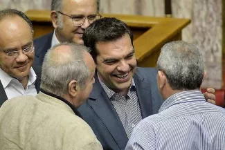 L'avenir de la Grèce dépend maintenant de la zone euro A cours de la nuit de vendredi à samedi, les propositions du gouvernement Grec aux créanciers ont reçu le feu vert de la part des parlementaires. - AFP PHOTO / ANDREAS SOLARO