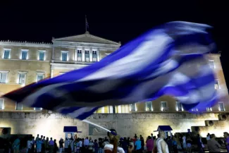 Le Parlement grec approuve le plan de réformes d'Alexis Tsipras Les créanciers y voient «une base de négociation» en vue d'un troisième plan d'aide d'un montant de 74 milliards d'euros. Image: Keystone