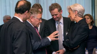 D'où viennent les 85 milliards d'euros proposés à la Grèce? Le directeur général du MES, Klaus Regling (gauche), et la directrice générale du FMI, Christine Lagarde. Crédits photo : © Philippe Wojazer / Reuters/REUTERS
