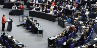 Merkel au Bundestag: ne pas aider la Grèce serait risquer "le chaos", serait ... Merkel au Bundestag: ne pas aider la Grèce serait risquer "le chaos", serait .