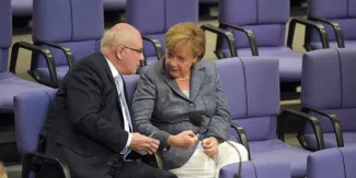Le Parlement allemand approuve à une large majorité le plan d'aide à la Grèce Le Parlement allemand approuve à une large majorité le plan d'aide à la Grèce.