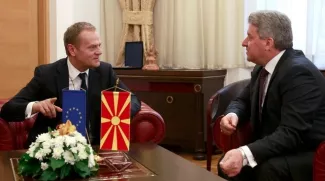 La tournée de Donald Tusk, après l'annonce du plan européen pour la gestion de la crise migratoire, comprend des arrêts en Macédoine (ici avec le président Gjorge Ivanov, le 2 mars 2016), Autriche, Slovénie, Croatie, Grèce et Turquie. Image: Keystone


