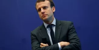 Macron critique l'austérité imposée aux Grecs Macron critique l'austérité imposée aux Grecs.