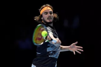 Tennis - Masters : Tsitsipas atomise Zverev et rejoint les demi-finales Tennis - Masters : Tsitsipas atomise Zverev et rejoint les demi-finales.