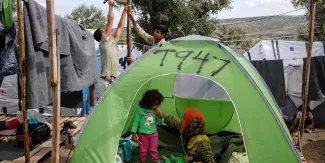 La Grèce ferme des camps de réfugiés aux conditions épouvantables... et durcit le ton La Grèce ferme des camps de réfugiés aux conditions épouvantables.