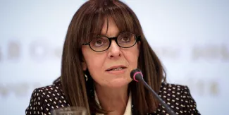 La Grèce élit sa première femme présidente de la République La Grèce élit sa première femme présidente de la République.