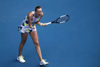 Open d'Australie : Petra Kvitova domine Maria Sakkari en huitièmes de finale Petra Kvitova a souffert mais a réussi à se sortir du piège tendu par Maria Sakkari. (Edgar Su/Reuters)