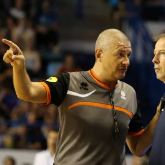 Basket - Euroligue : l'un des arbitres du match Panathinaïkos-Barcelone agressé après la rencontre Basket - Euroligue : l'un des arbitres du match Panathinaïkos-Barcelone agressé après la rencontre.