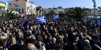 Grève générale dans les îles grecques contre de nouveaux camps de migrants Grève générale dans les îles grecques contre de nouveaux camps de migrants.