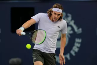 Tsistsipas affrontera le Britannique Daniel Evans en demi-finales. (Thaier Al-Sudani/Reuters)


