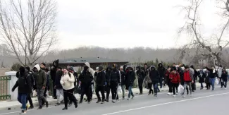 La Grèce bloque des centaines de migrants à sa frontière avec la Turquie La Grèce bloque des centaines de migrants à sa frontière avec la Turquie.
